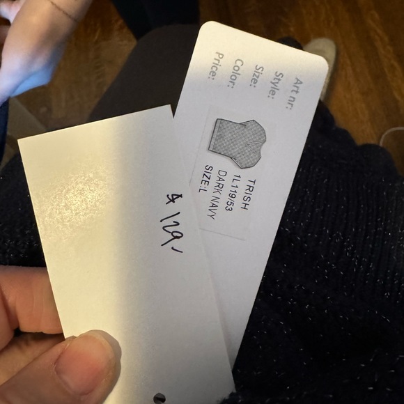 Light weight toper, great over long or short sleeve tops, dress it up or down - Picture 3 of 6